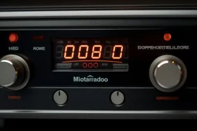 Motorola HT 1000 Radio Front View
